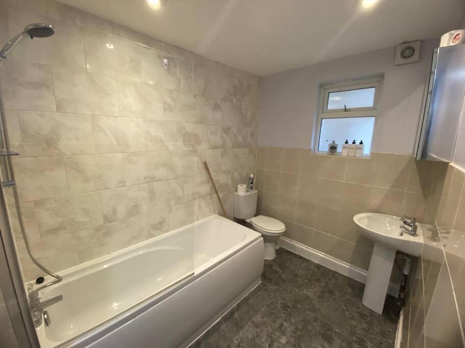 Spacious 2 Bedroom Flat London Exterior photo